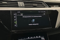 harmaa Audi e-tron 2022 kuva 28.
