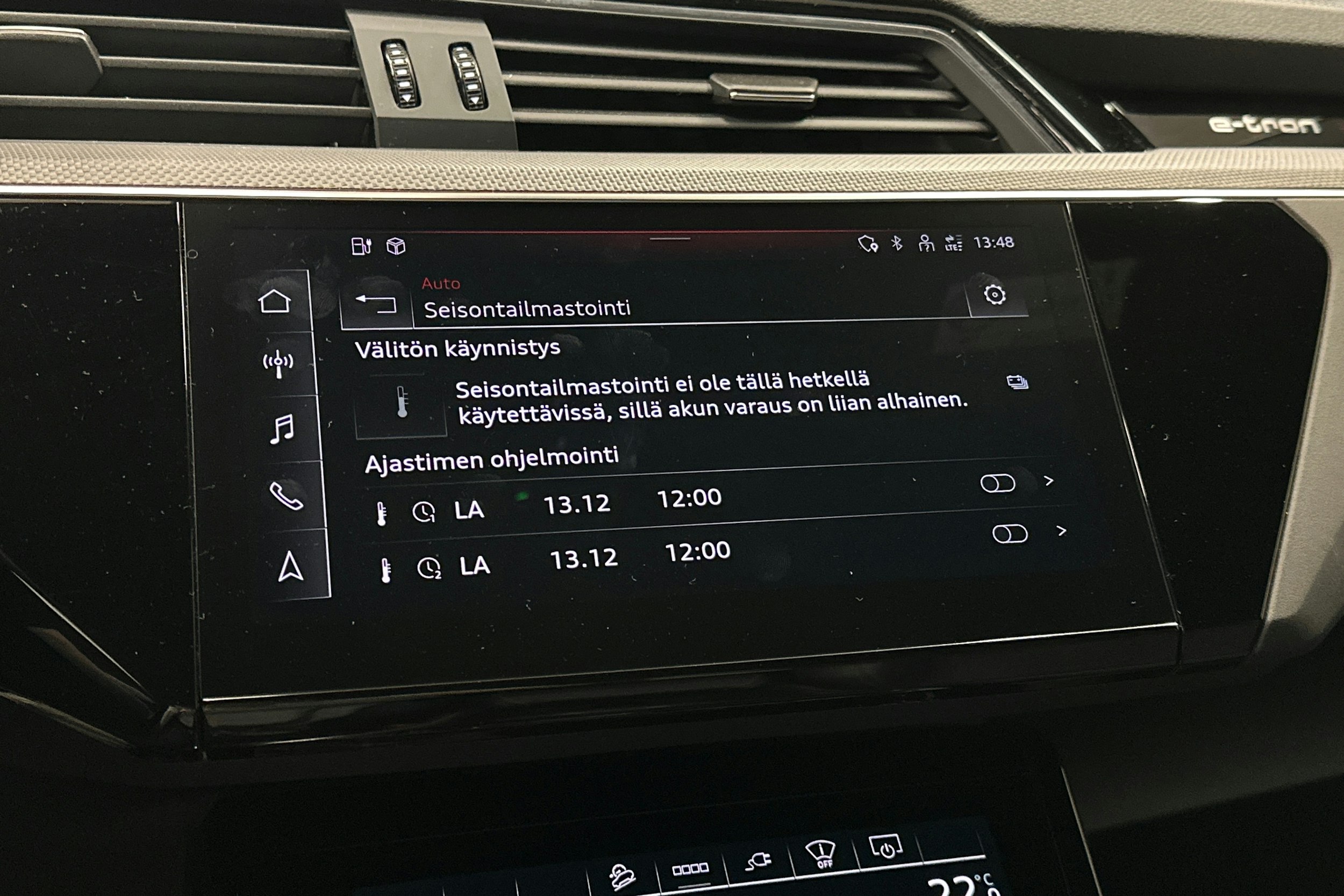 harmaa Audi e-tron 2022 kuva 30.