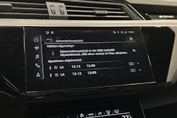 harmaa Audi e-tron 2022 kuva 30.