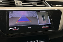 harmaa Audi e-tron 2022 kuva 32.