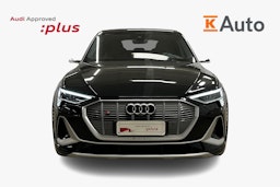 musta Audi e-tron 2022 kuva 5.