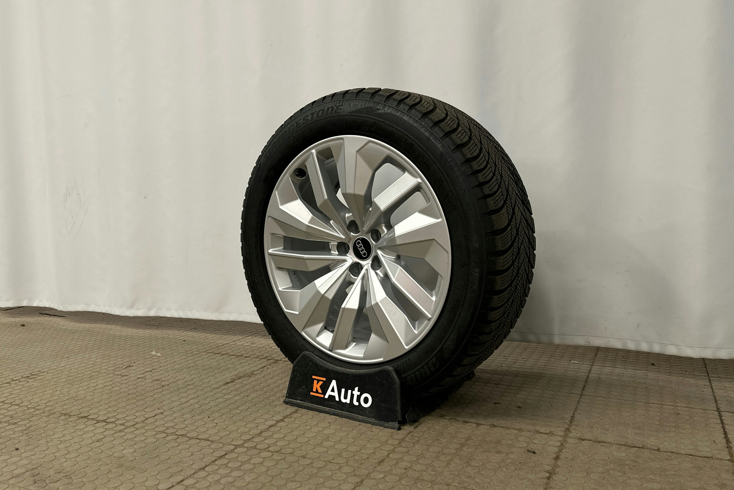 musta Audi e-tron 2022 kuva 12.