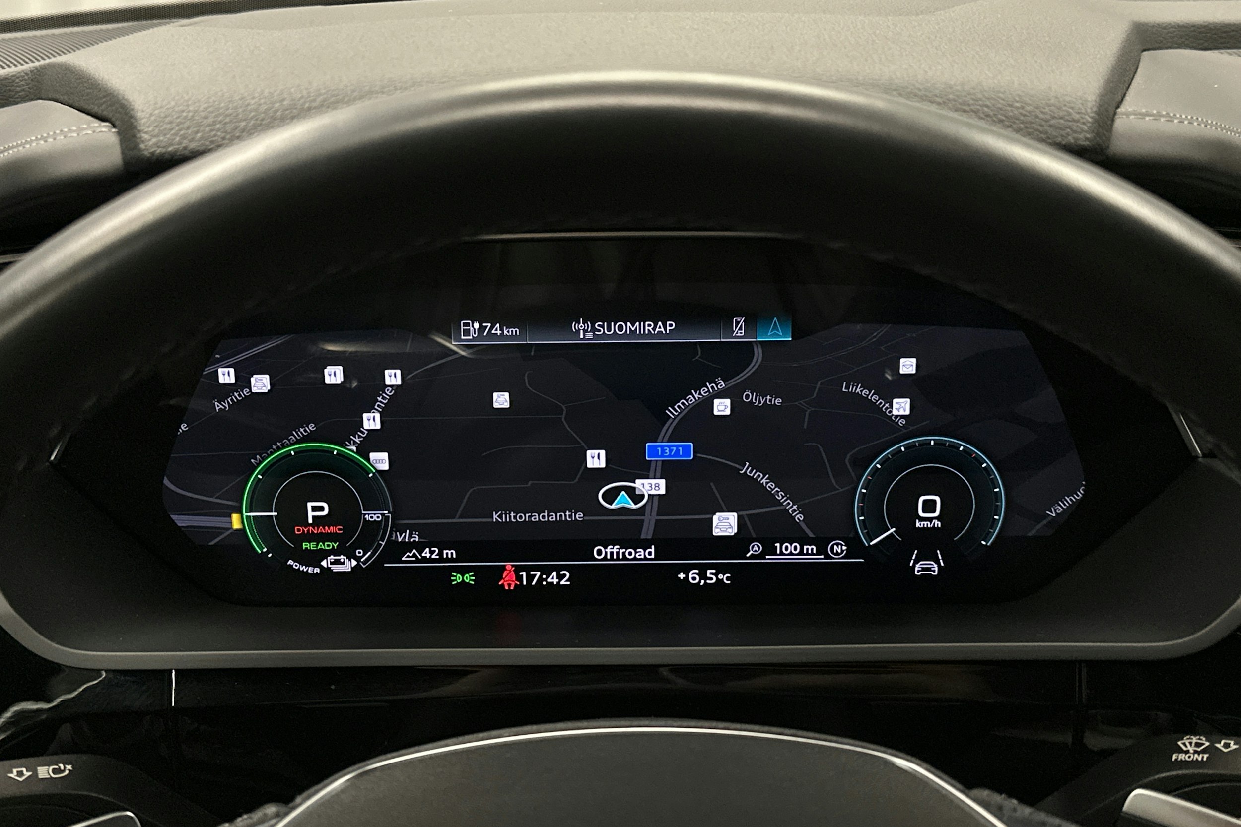 musta Audi e-tron 2022 kuva 15.