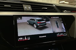 musta Audi e-tron 2022 kuva 17.