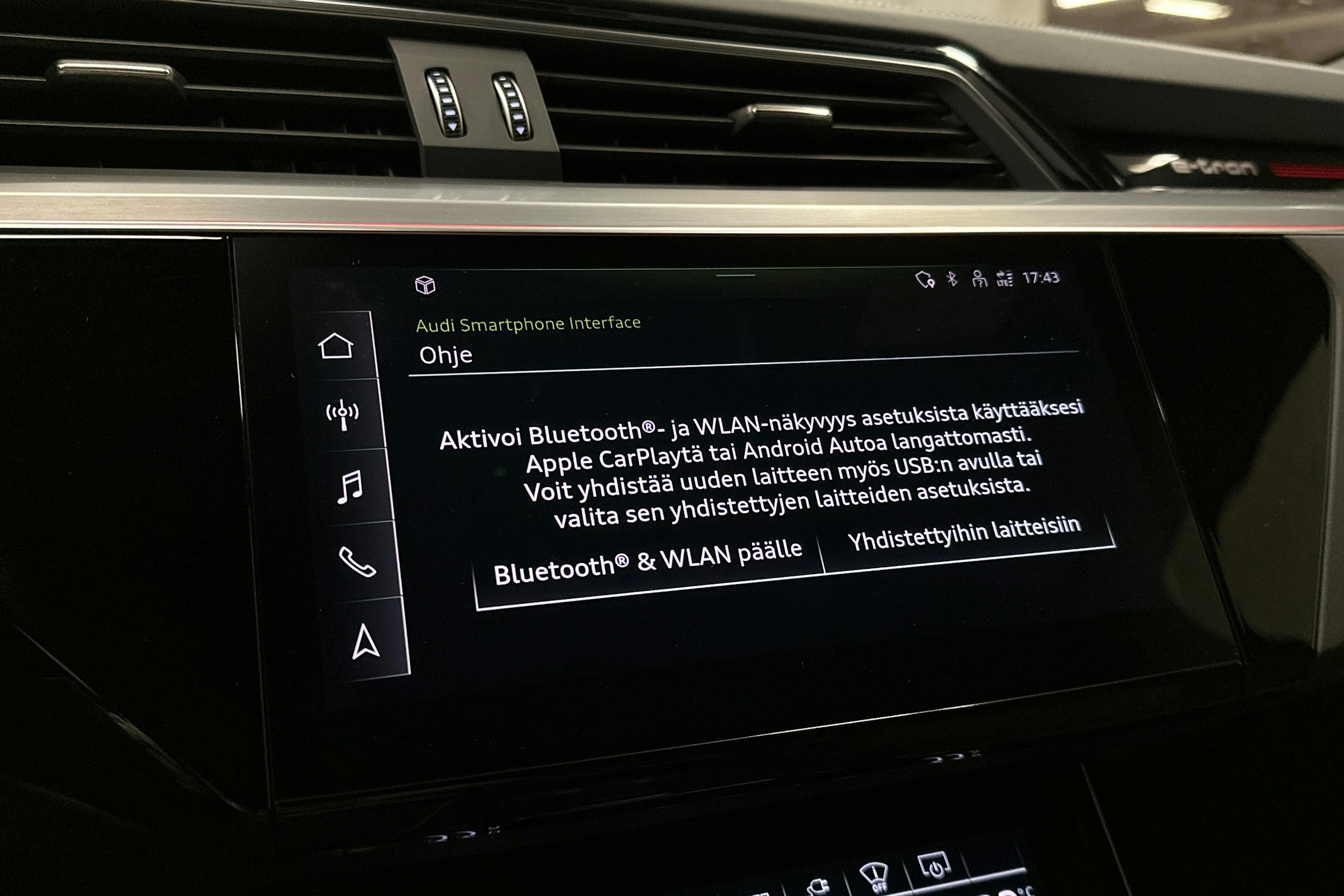 musta Audi e-tron 2022 kuva 18.