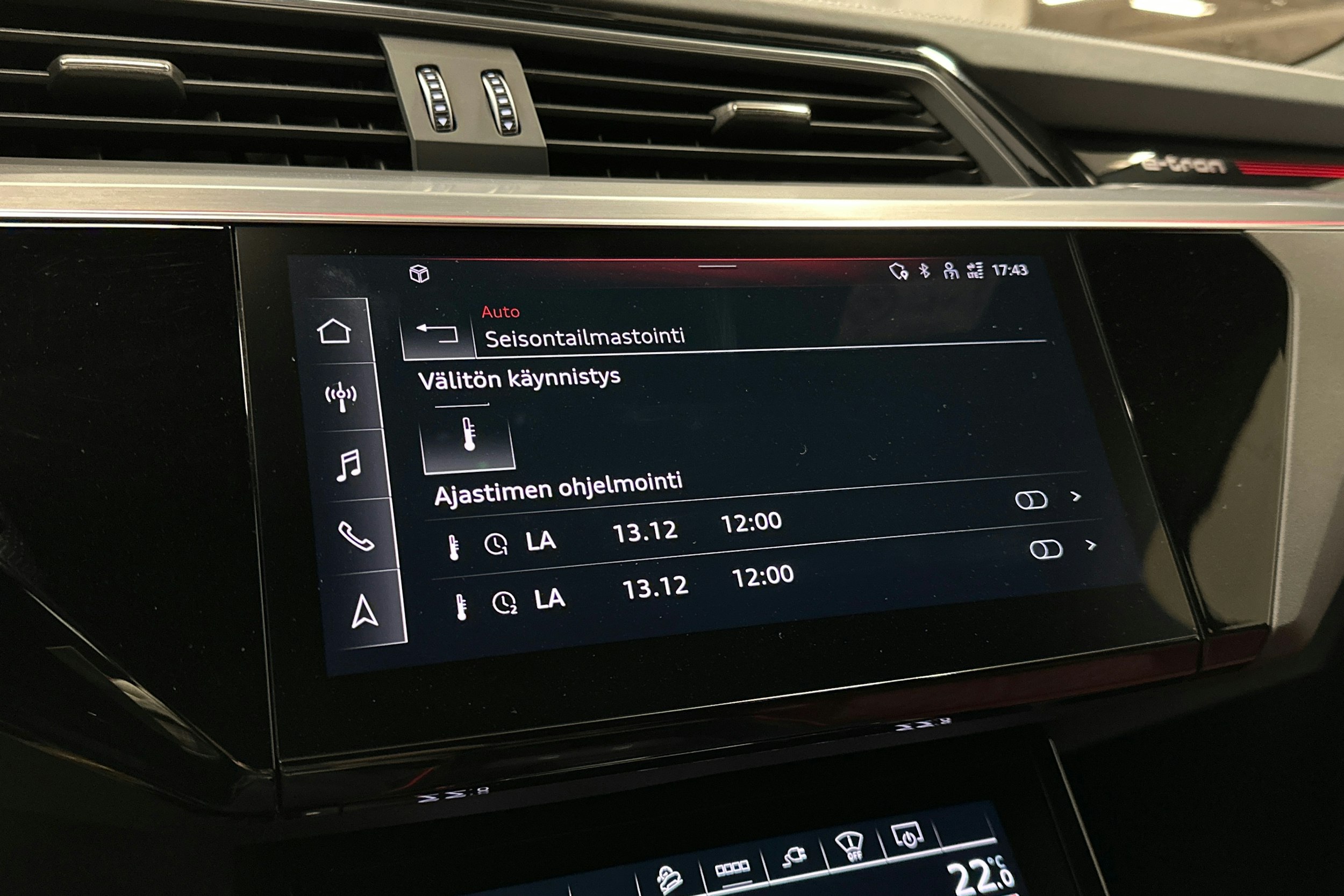 musta Audi e-tron 2022 kuva 20.