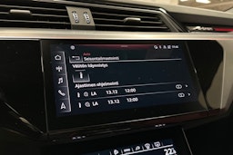 musta Audi e-tron 2022 kuva 20.