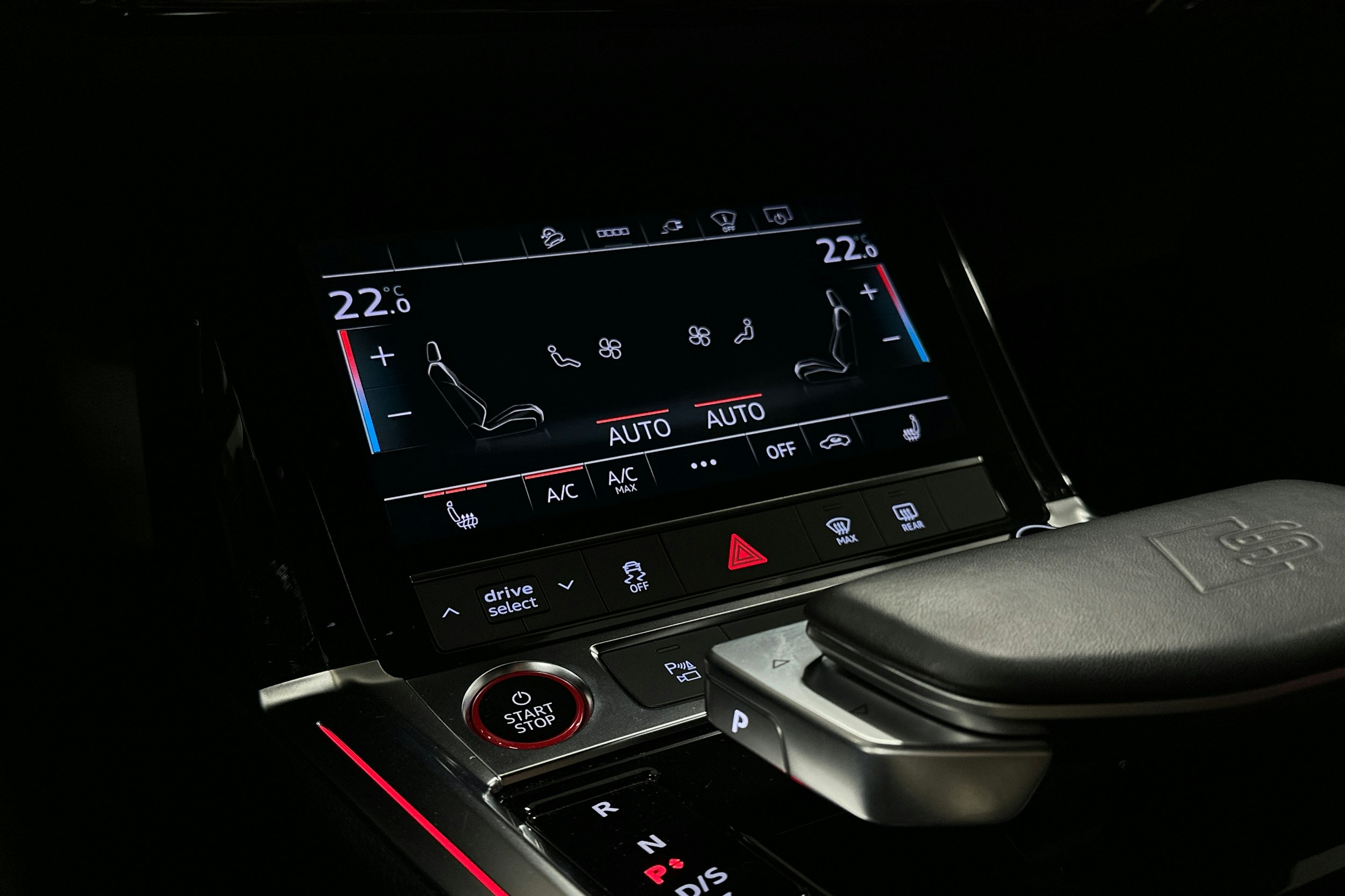 musta Audi e-tron 2022 kuva 23.