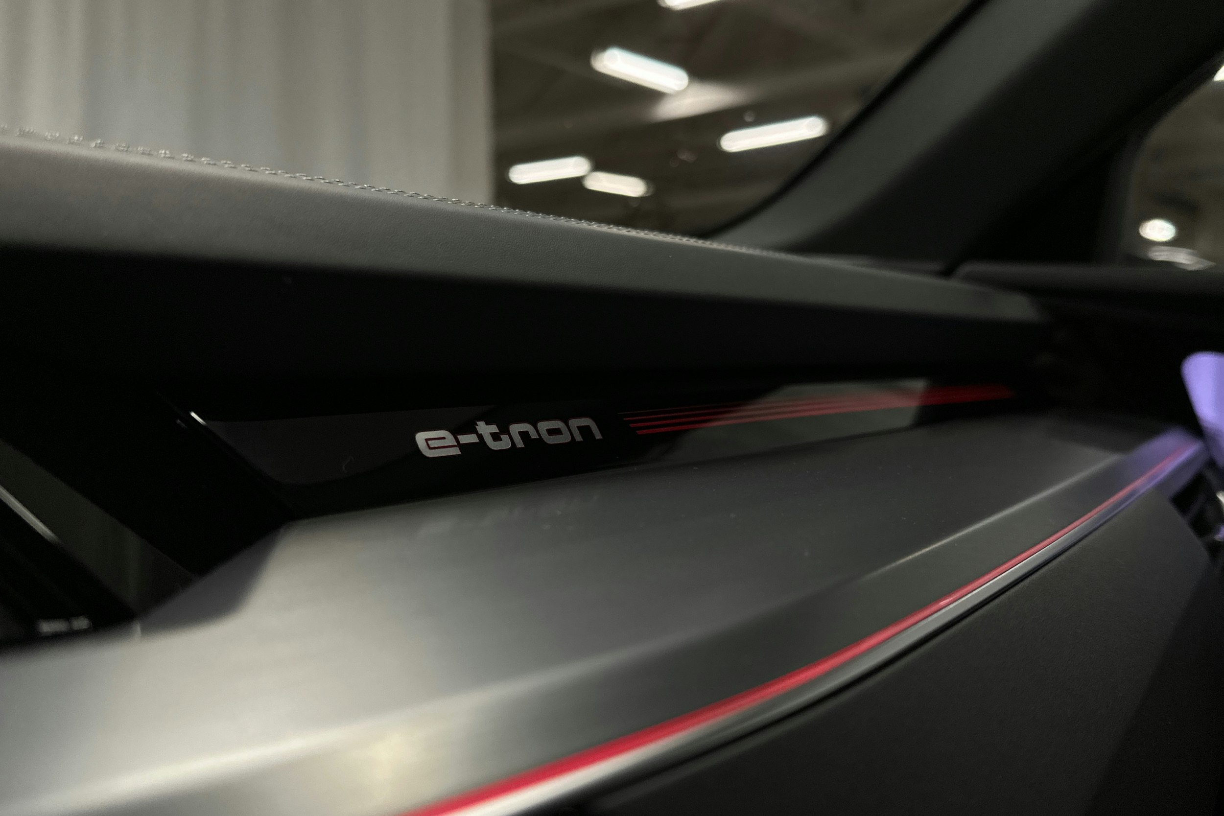 musta Audi e-tron 2022 kuva 25.