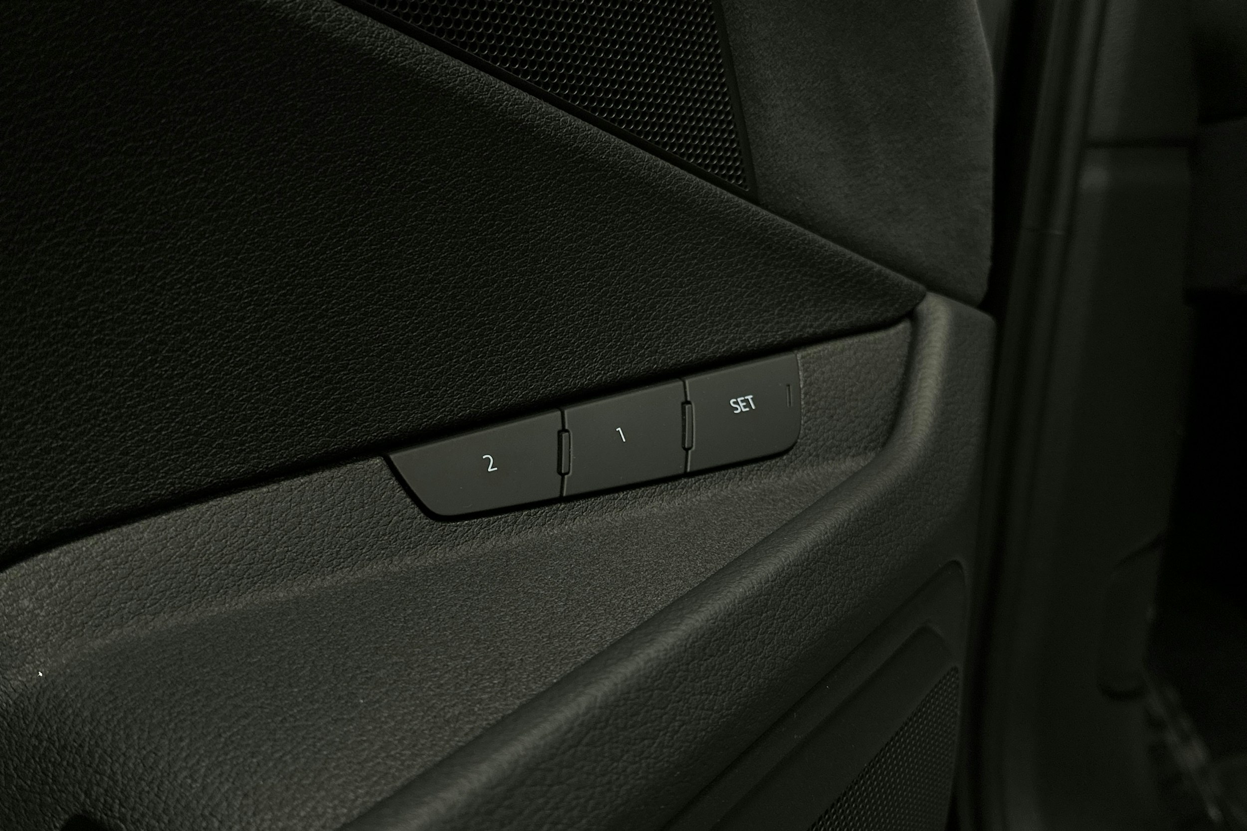 musta Audi e-tron 2022 kuva 28.