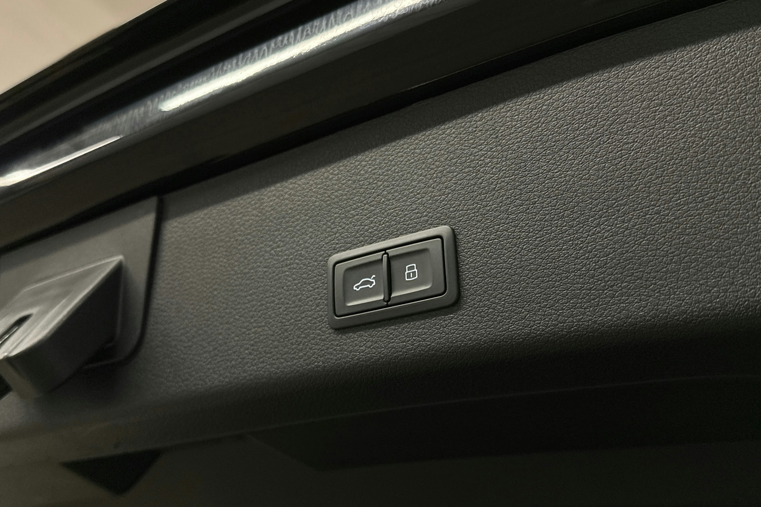 musta Audi e-tron 2022 kuva 31.