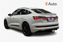valkoinen Audi e-tron 2022 kuva 2.