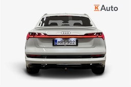 valkoinen Audi e-tron 2022 kuva 3.