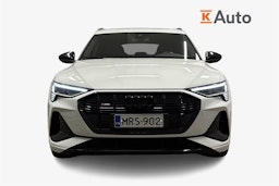 valkoinen Audi e-tron 2022 kuva 5.