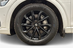 valkoinen Audi e-tron 2022 kuva 11.