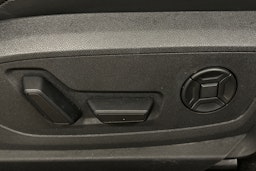 valkoinen Audi e-tron 2022 kuva 20.