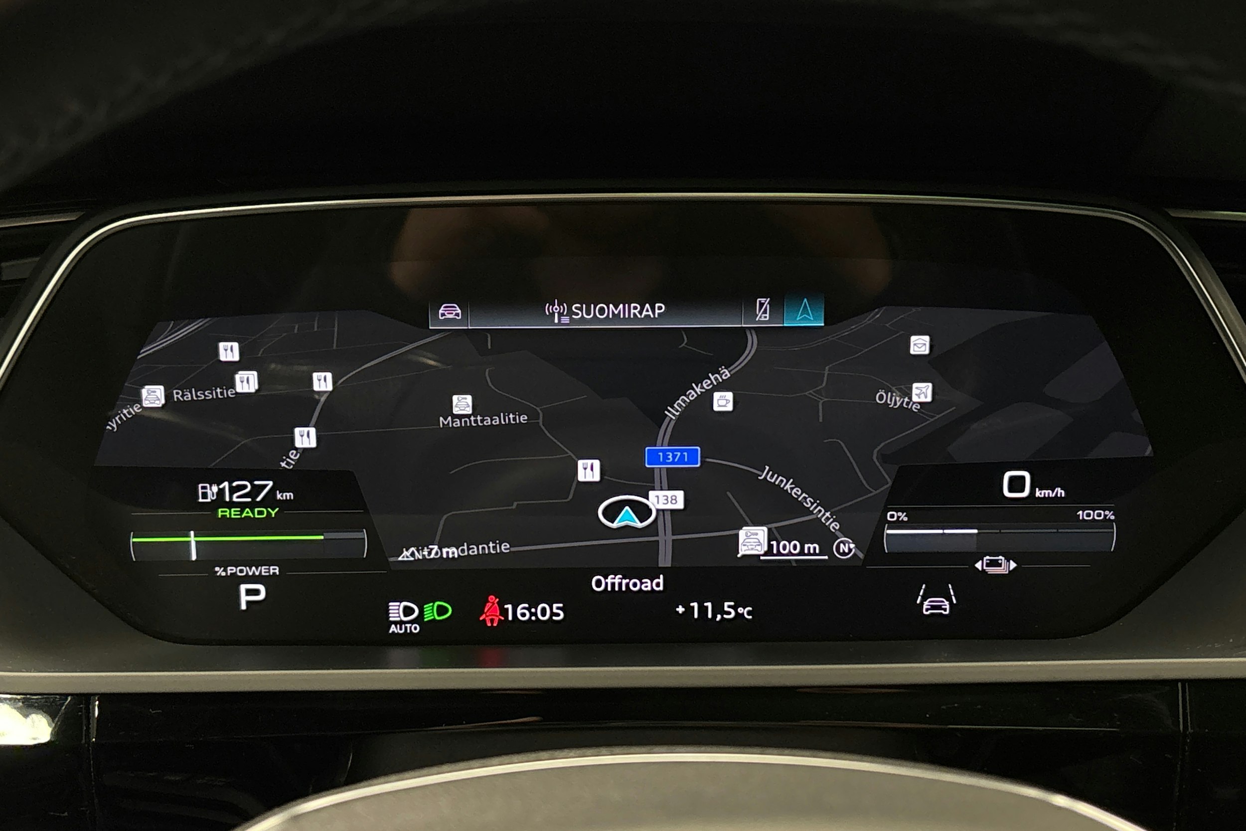 valkoinen Audi e-tron 2022 kuva 25.