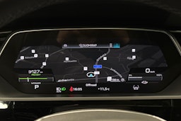 valkoinen Audi e-tron 2022 kuva 25.