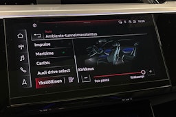 valkoinen Audi e-tron 2022 kuva 29.