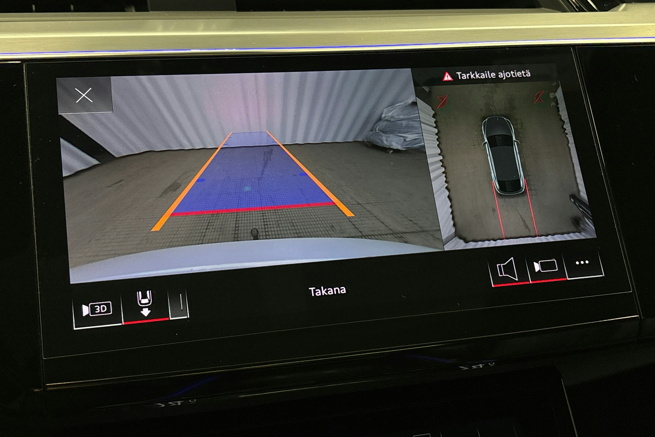 valkoinen Audi e-tron 2022 kuva 32.