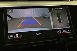 valkoinen Audi e-tron 2022 kuva 32.