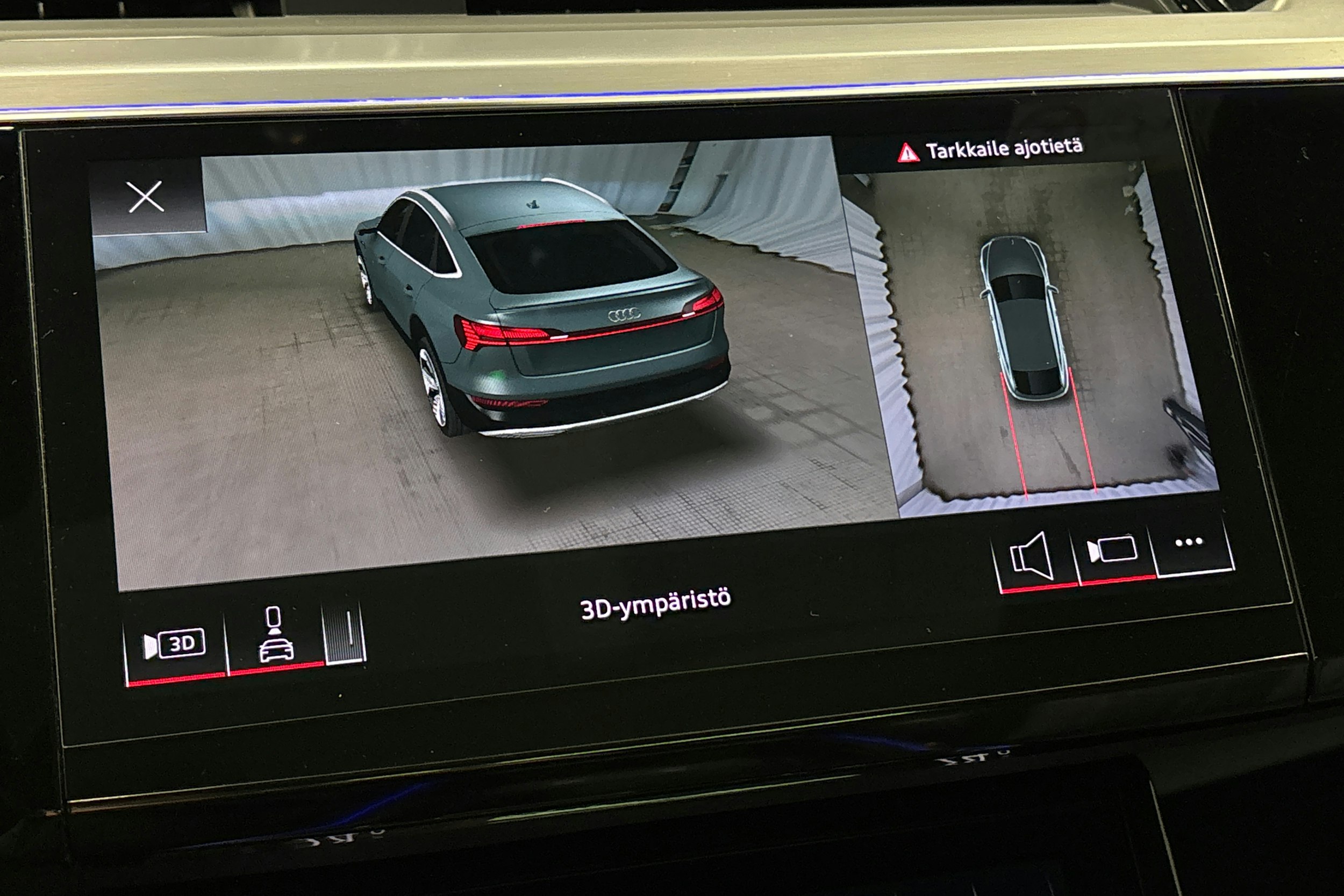 valkoinen Audi e-tron 2022 kuva 33.