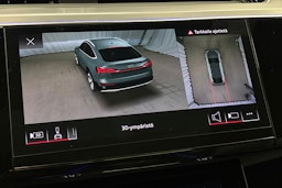 valkoinen Audi e-tron 2022 kuva 33.