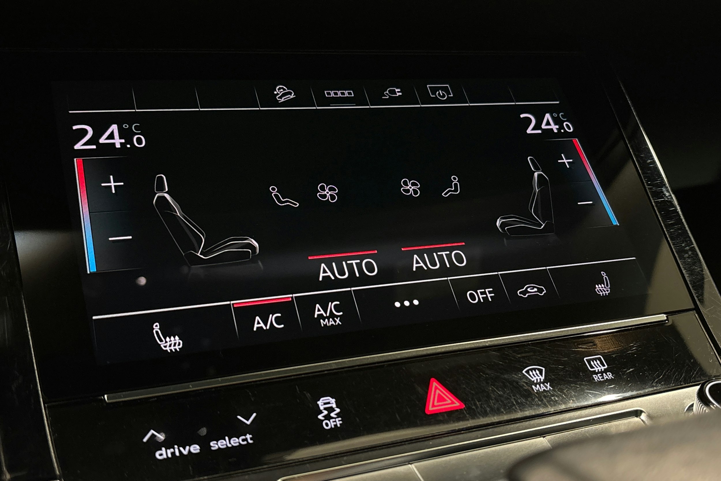 valkoinen Audi e-tron 2022 kuva 34.