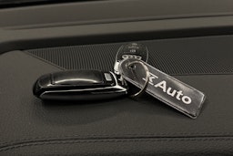 valkoinen Audi e-tron 2022 kuva 38.