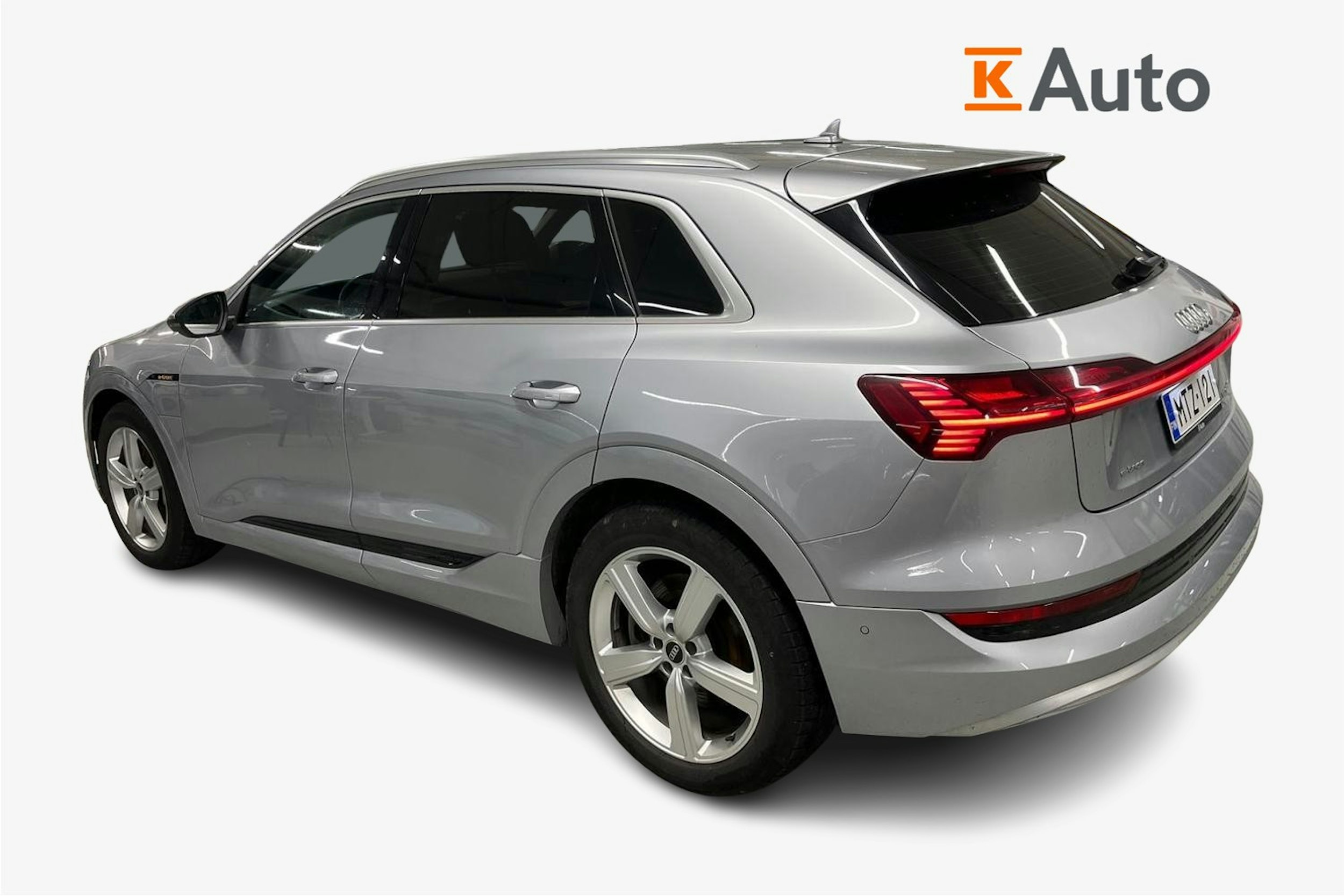 met. harmaa Audi e-tron 2022 kuva 2.