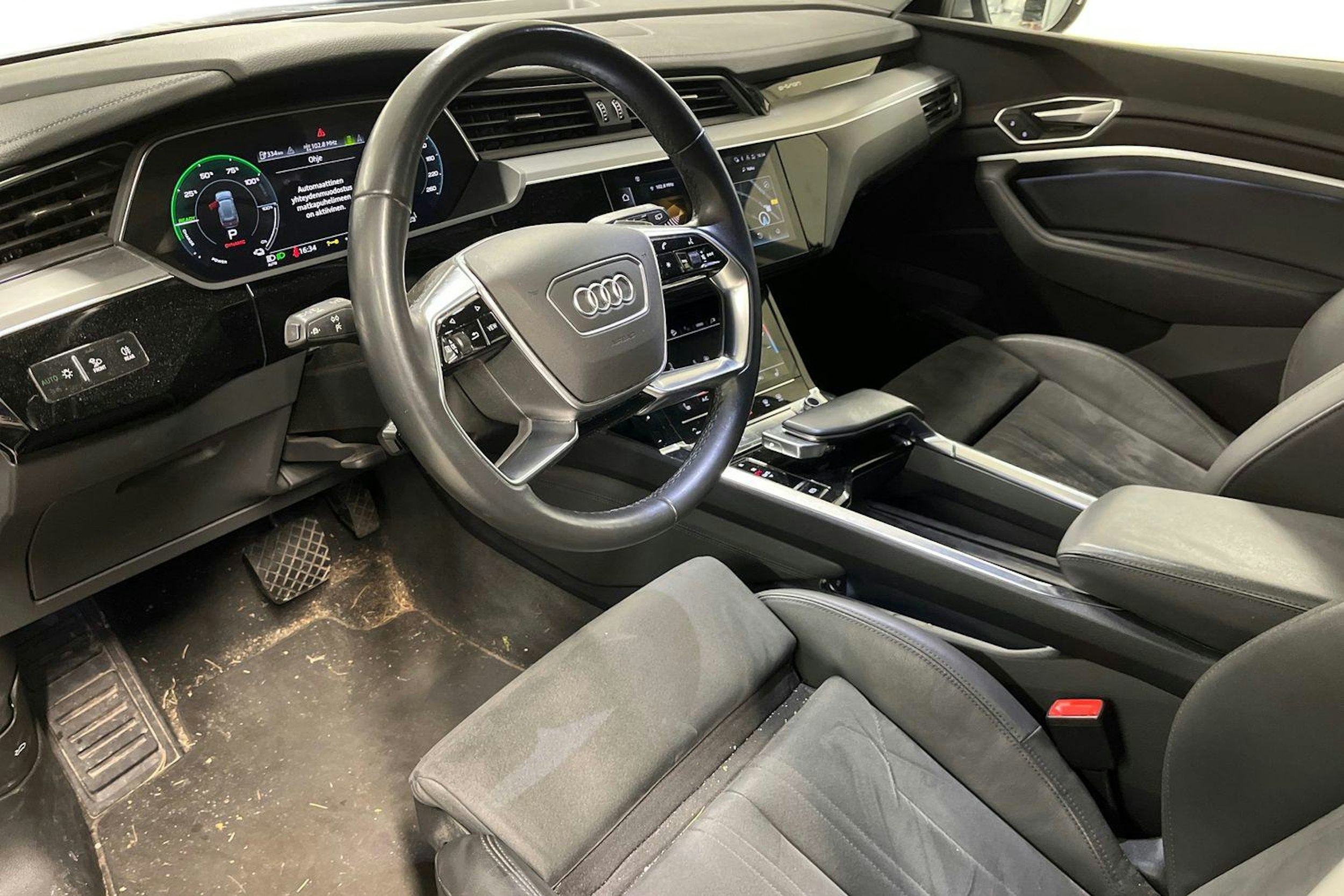 met. harmaa Audi e-tron 2022 kuva 3.