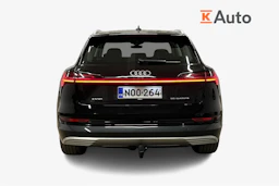 musta Audi e-tron 2022 kuva 3.