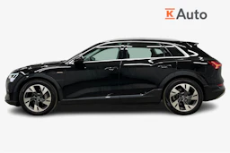 musta Audi e-tron 2022 kuva 5.
