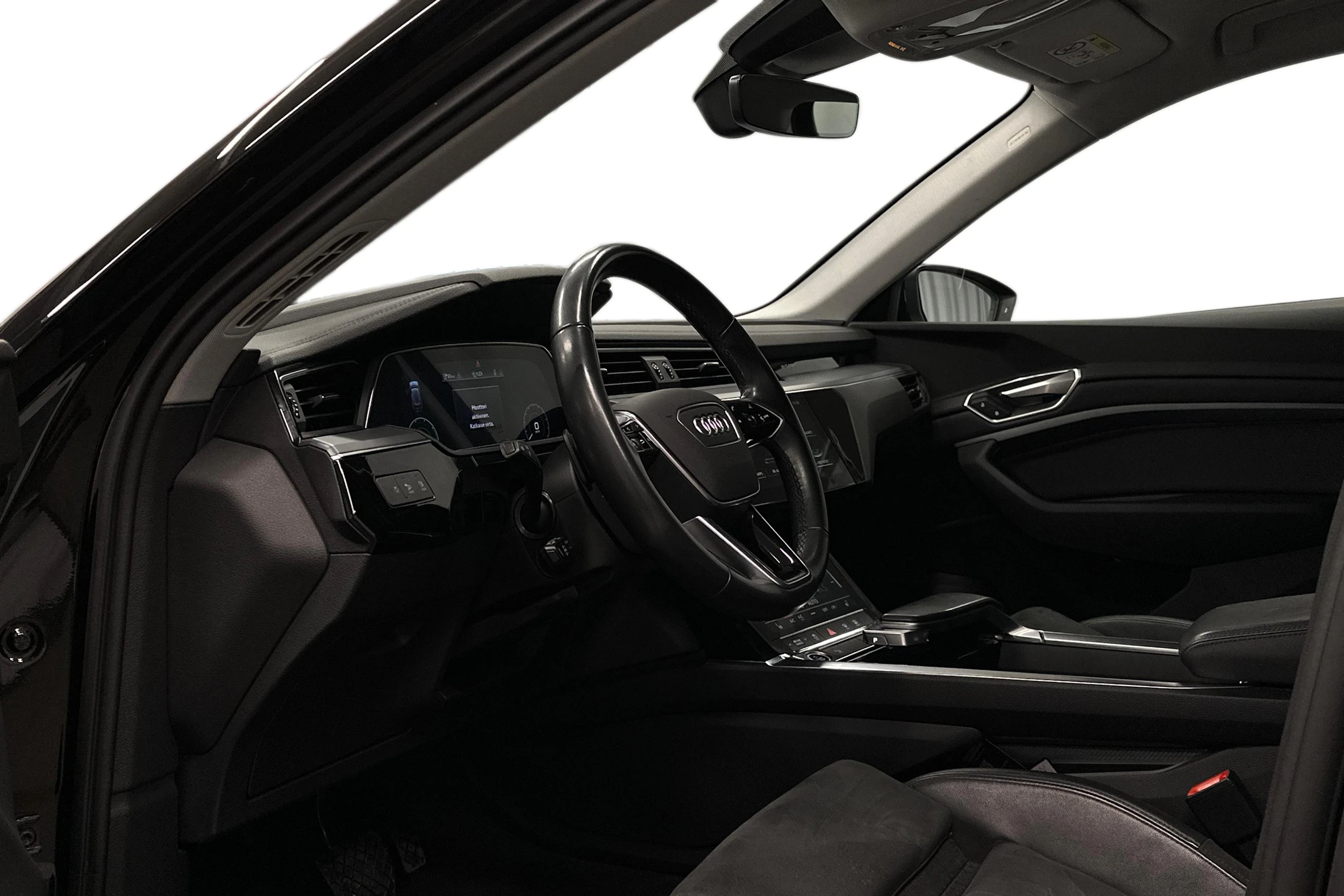 musta Audi e-tron 2022 kuva 6.