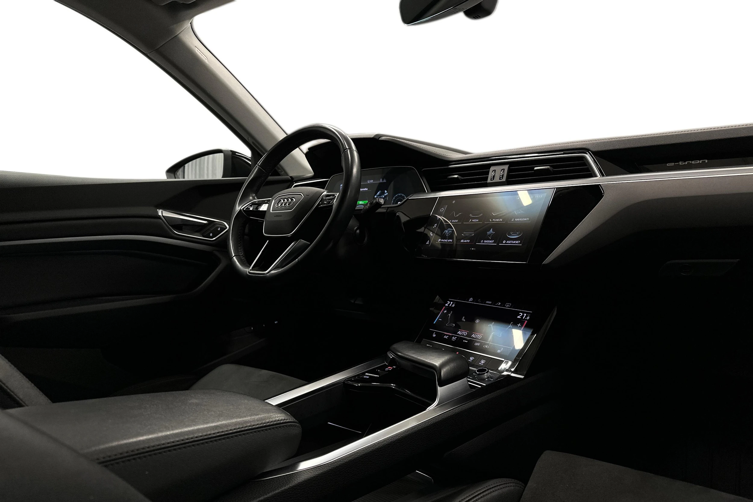 musta Audi e-tron 2022 kuva 7.