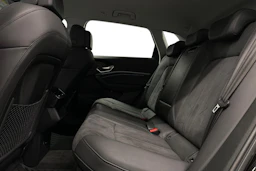 musta Audi e-tron 2022 kuva 8.