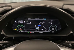 musta Audi e-tron 2022 kuva 13.