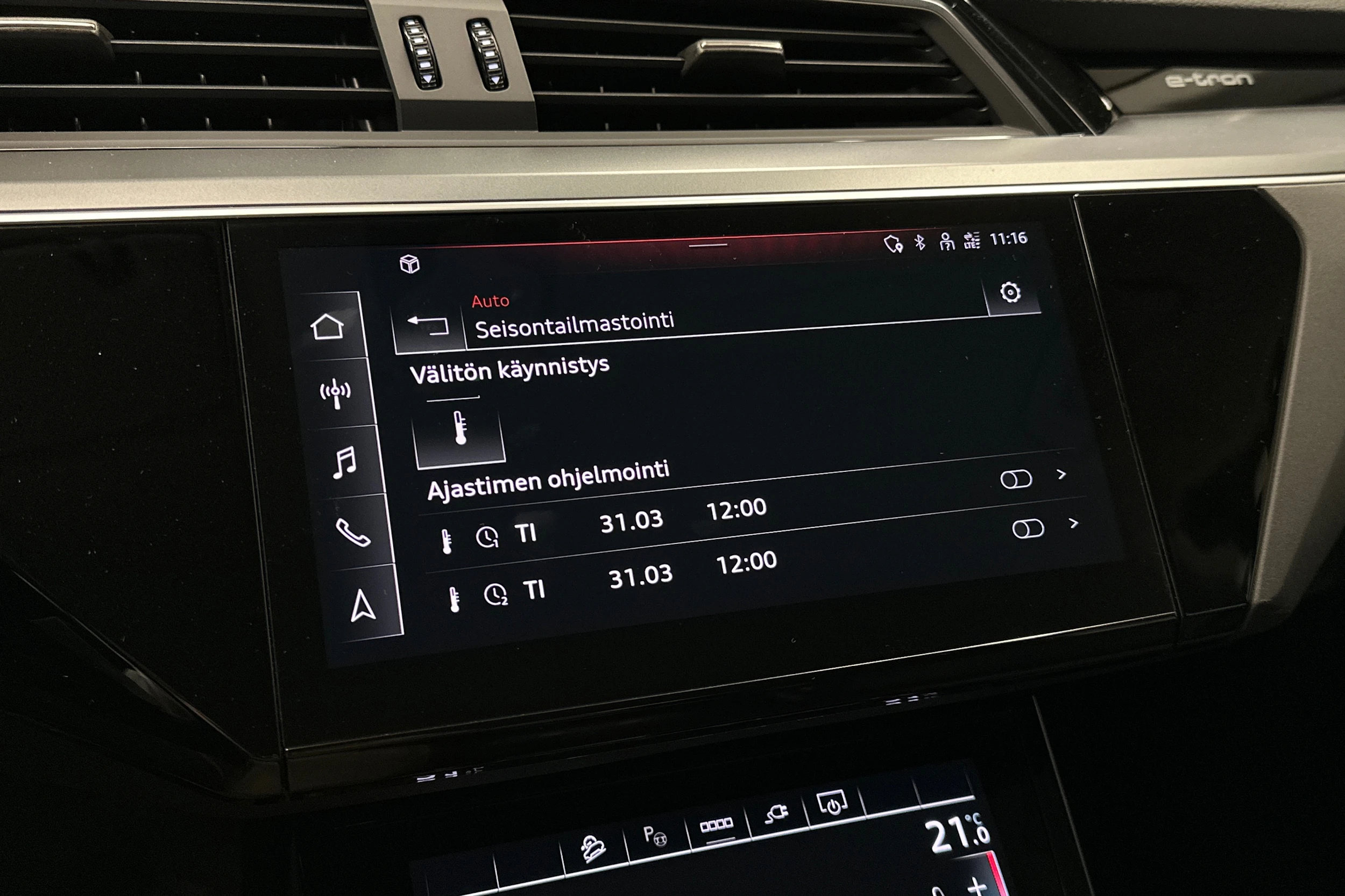 musta Audi e-tron 2022 kuva 19.