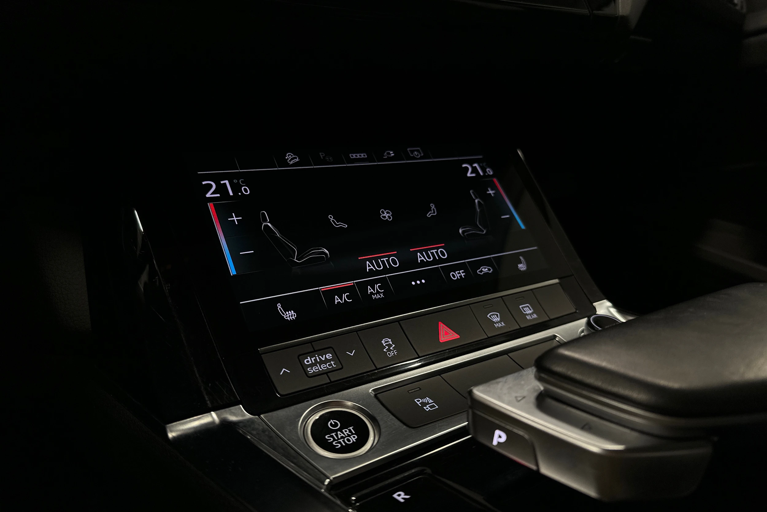 musta Audi e-tron 2022 kuva 21.