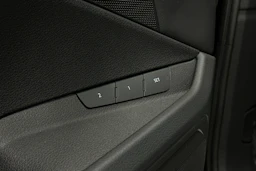 musta Audi e-tron 2022 kuva 24.