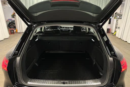 musta Audi e-tron 2022 kuva 25.