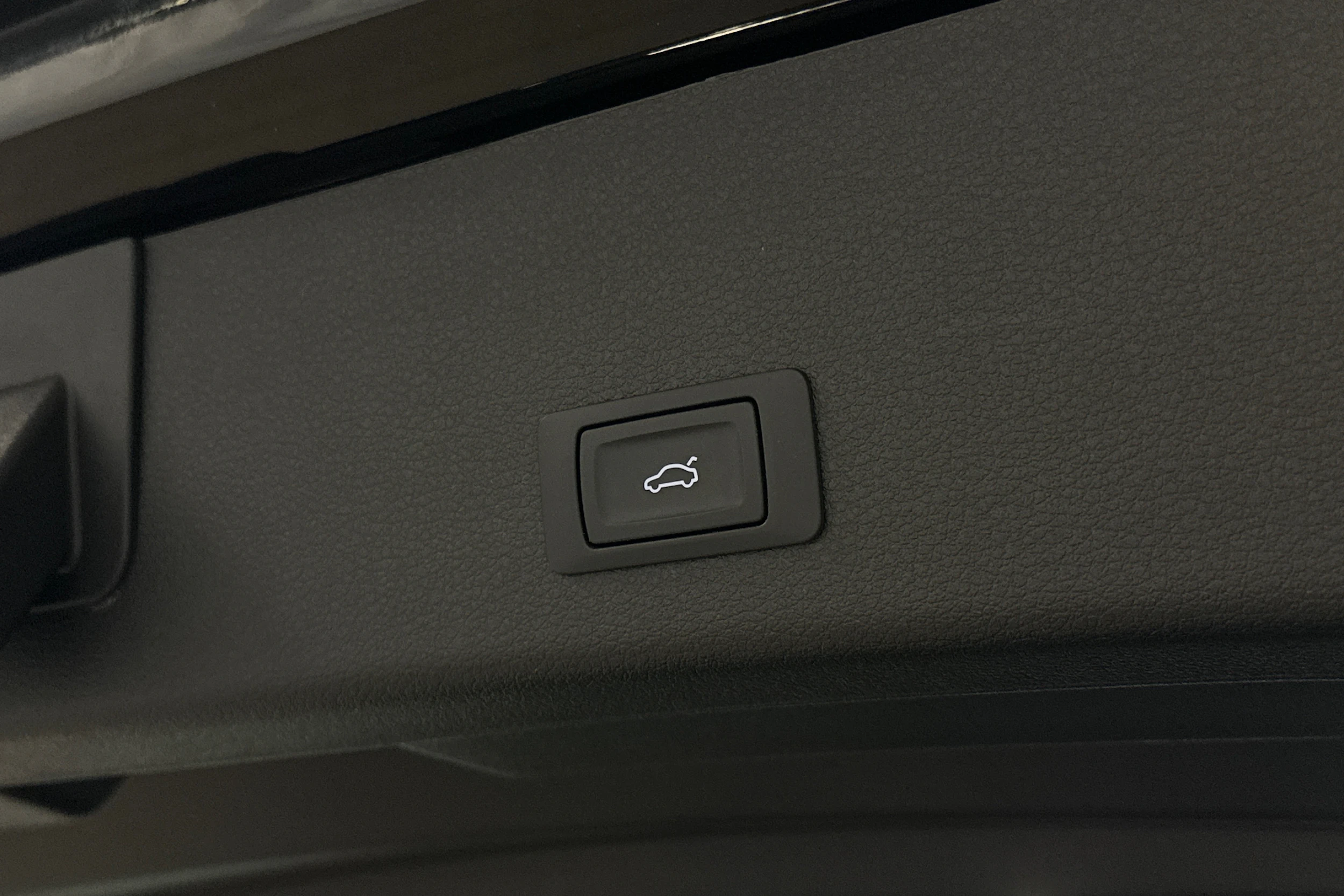 musta Audi e-tron 2022 kuva 26.