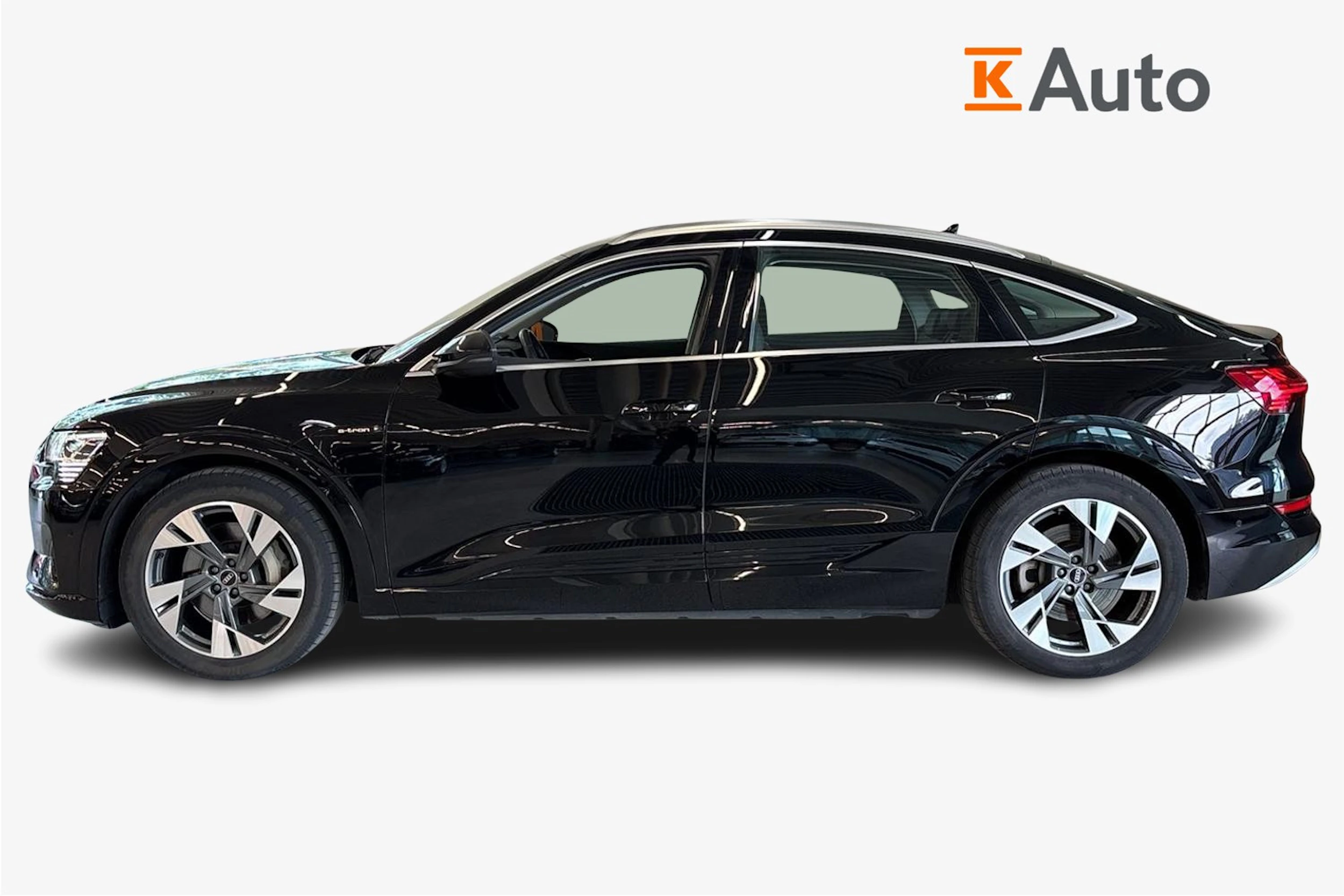musta Audi e-tron 2022 kuva 5.