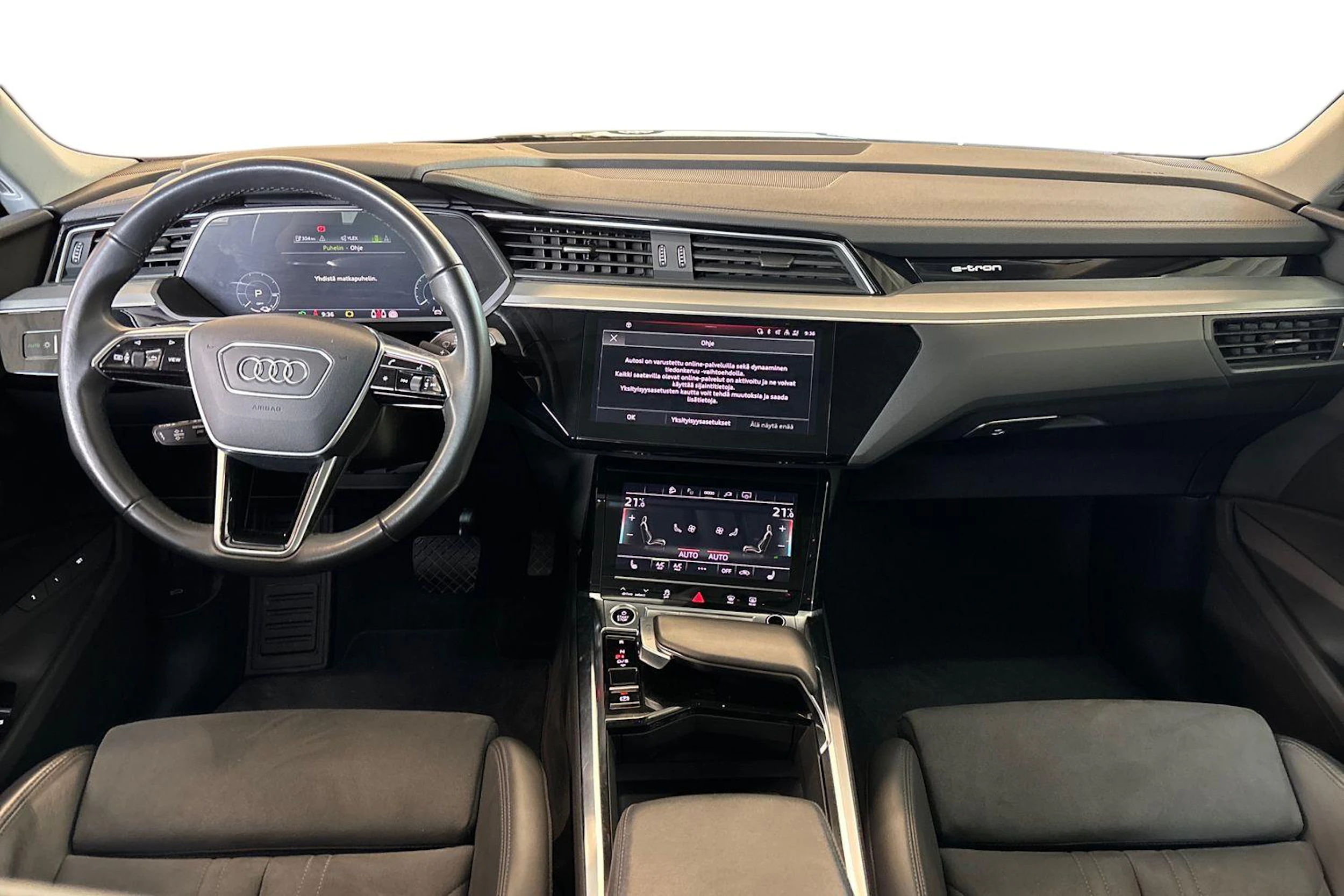 musta Audi e-tron 2022 kuva 7.
