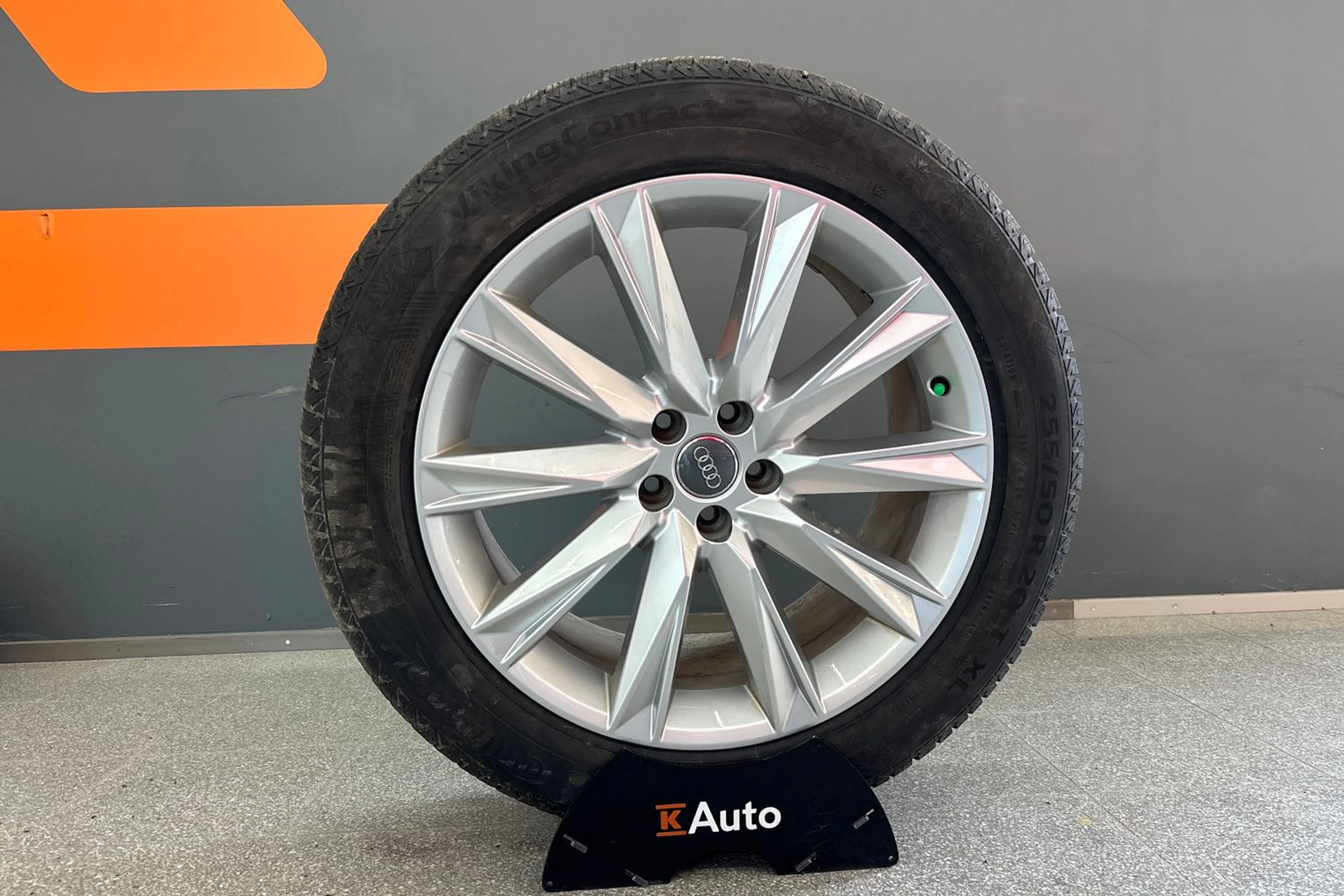 musta Audi e-tron 2022 kuva 11.