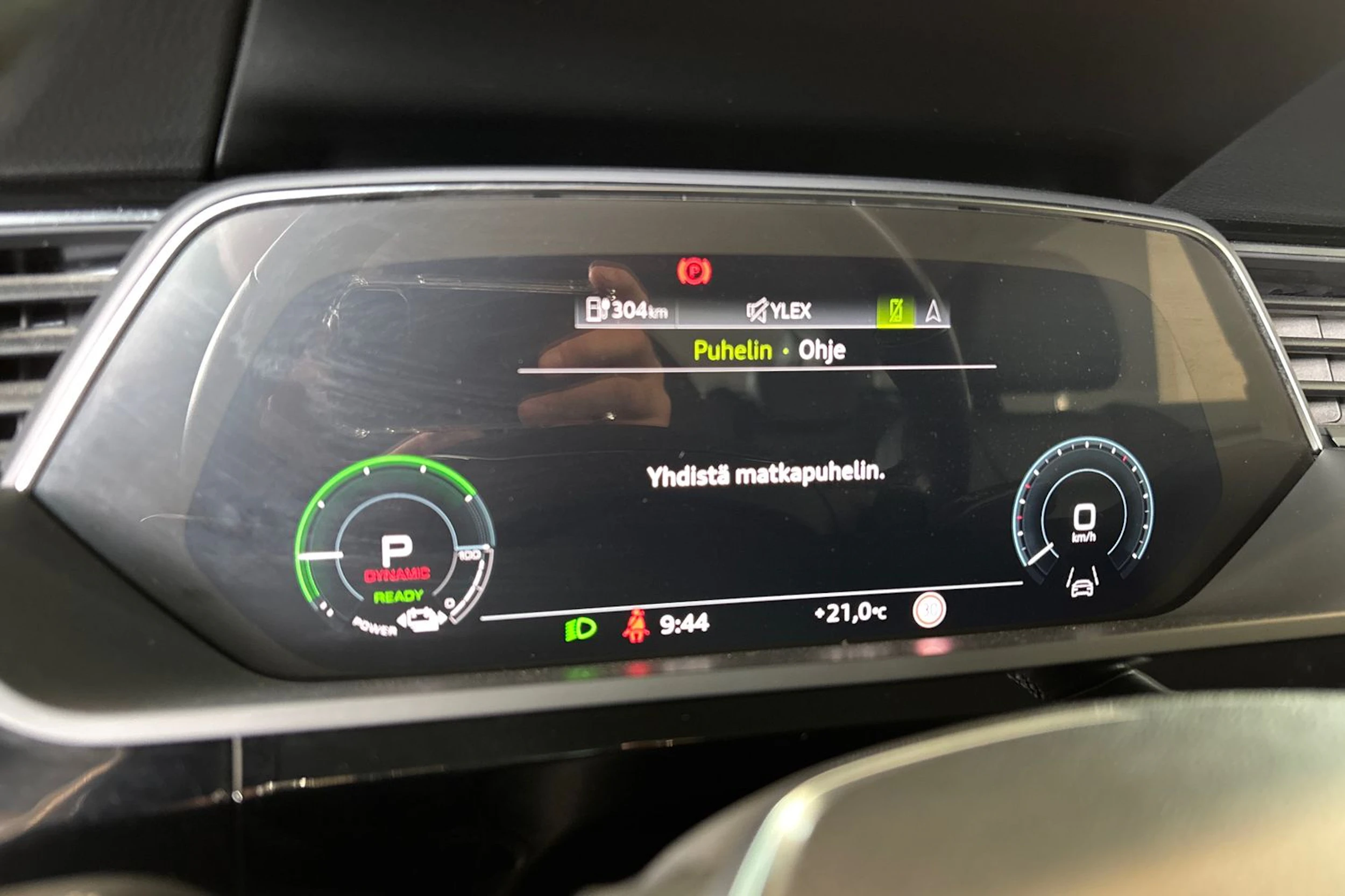 musta Audi e-tron 2022 kuva 13.