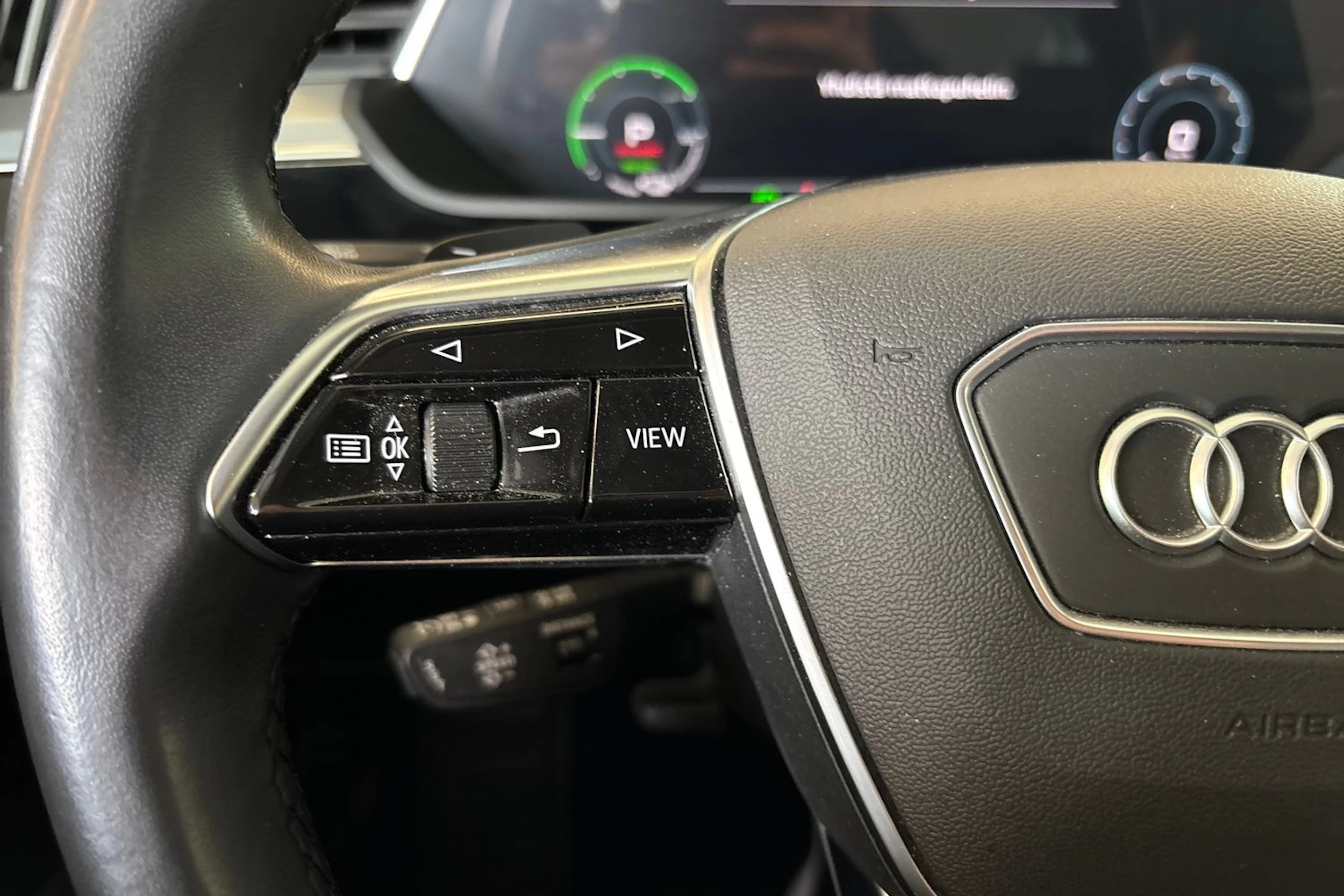 musta Audi e-tron 2022 kuva 14.