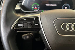 musta Audi e-tron 2022 kuva 14.