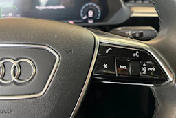 musta Audi e-tron 2022 kuva 15.