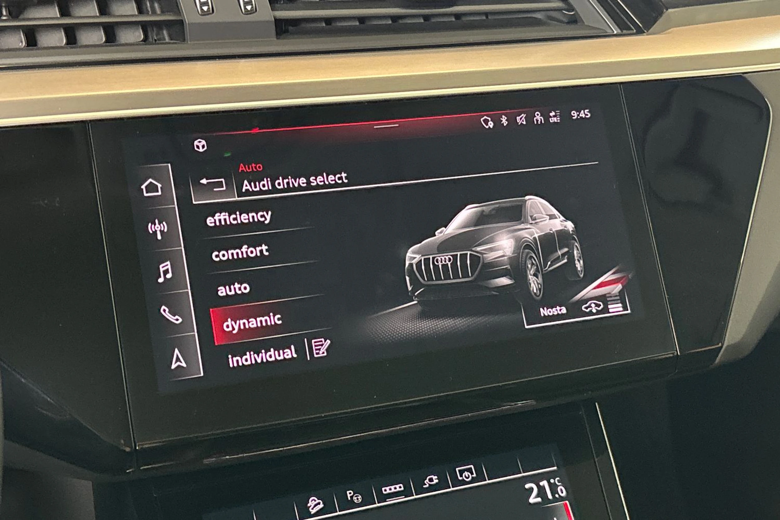 musta Audi e-tron 2022 kuva 16.